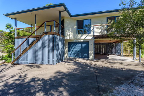 12 Ibis Court - Highset Beach House With Natural Bushland Gardens And Covered Decks - Accommodation Noosa 1