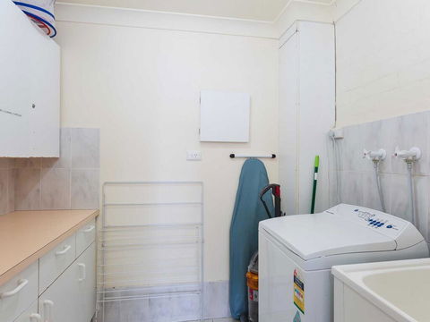 16 'The Moorings' 4 Cromarty Road - Waterfront Property With Pool & Air Conditioning - Accommodation Noosa 2