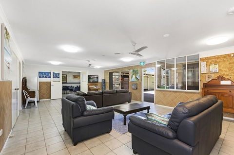 17 North Street Budget Accommodation - Accommodation Noosa 2