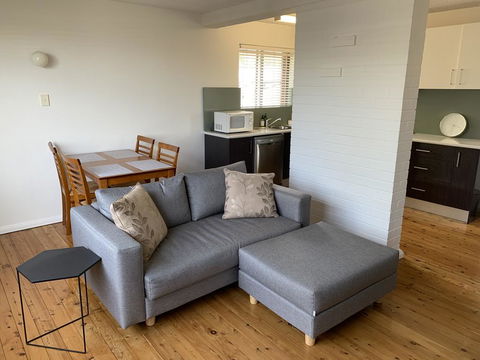 2 Bed Bar Beach Apartment - Stroll To Beach & Cafes, Supermarket Apartment 6 - Accommodation Noosa 1