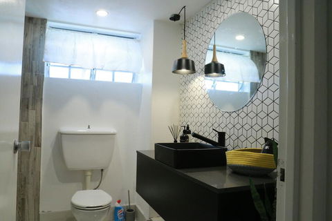 2 Bedroom Close To CBD - Accommodation Noosa 2