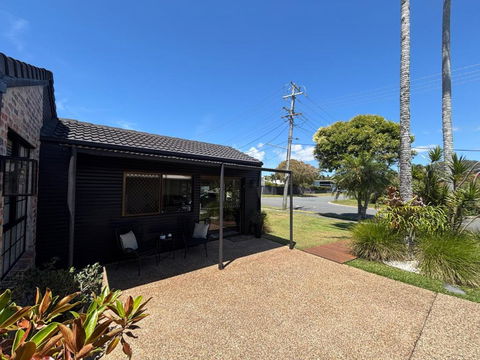 Caba Beach Cabin - Accommodation Noosa 4