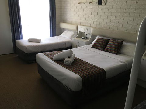 CAPRICORN MOTOR Inn - Accommodation Noosa 4