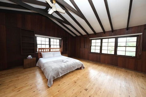 Carlingford Spacious 5BR Home Sleeps 10 - Accommodation Noosa 4