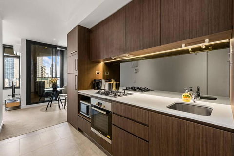 CBD Park Views Retreat With Free Parking - Up To 4 Pax - Accommodation Noosa 4
