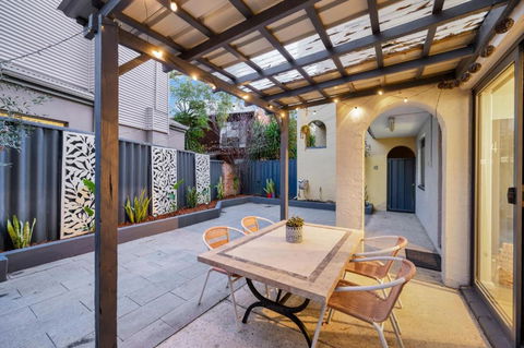 CENT29 - Riverside Retreat - Accommodation Noosa 0