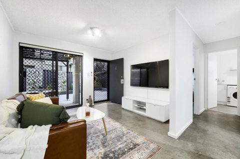 CENT29 - Riverside Retreat - Accommodation Noosa 1