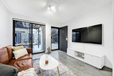 CENT29 - Riverside Retreat - Accommodation Noosa 2