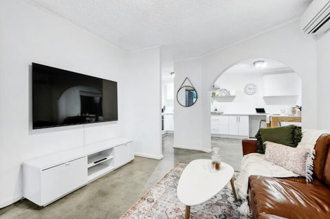 CENT29 - Riverside Retreat - Accommodation Noosa 4