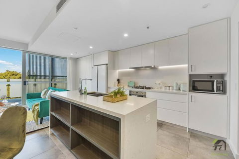 CITY VIEW-Vivid Condo In Mascot - Accommodation Noosa 1