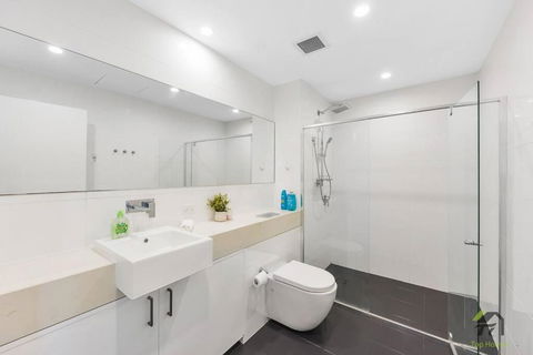 CITY VIEW-Vivid Condo In Mascot - Accommodation Noosa 4