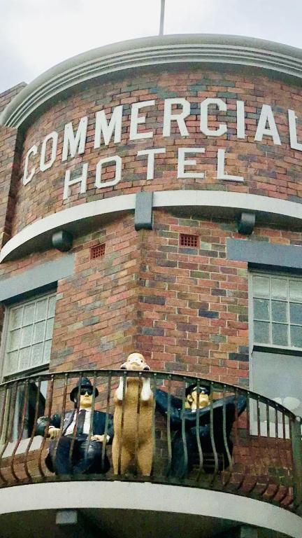 COMMERCIAL HOTEL KANIVA - Accommodation Noosa 3