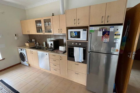 Croydon Beautiful Entire Top Floor 200sqm - Accommodation Noosa 3