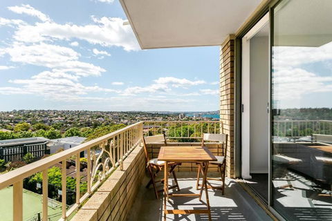 CRE31 - Renovated 1 Bedroom Unit - Cremorne - Accommodation Noosa 0