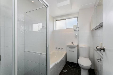 CRE31 - Renovated 1 Bedroom Unit - Cremorne - Accommodation Noosa 3