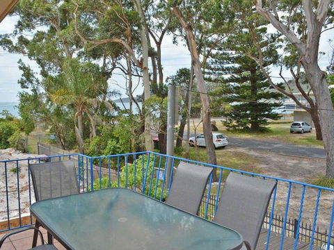 5 'Ocean Breeze' Shoal Bay Avenue - Fabulous Location Opposite Shoal Bay Beach! - Accommodation Noosa 2