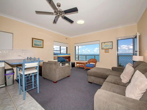 5 'Quarterdeck', 12 Magnus Street - Panoramic Water Views & Close To Town - Accommodation Noosa 1