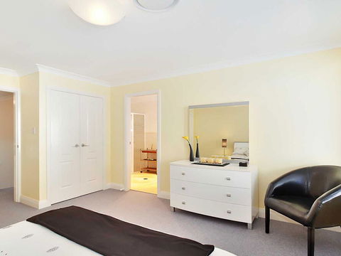 5 Thompson Place Nelson Bay - Spacious Duplex Walking Distance To Nelson Bay CBD And Dutchies - Accommodation Noosa 1