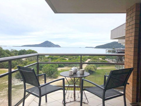 6 'Intrepid' 3 Intrepid Close - Right On The Waterfront - Accommodation Noosa 0