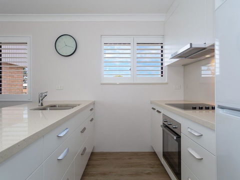 6 'Intrepid' 3 Intrepid Close - Right On The Waterfront - Accommodation Noosa 2