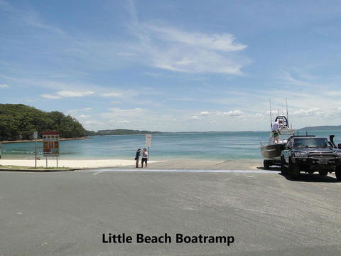 6 'Intrepid' 3 Intrepid Close - Right On The Waterfront - Accommodation Noosa 1