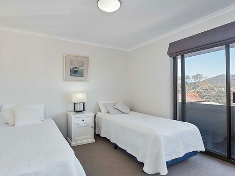 6 'Skyline' 12 Thurlow Avenue - Foxtel & Aircon - Accommodation Noosa 1