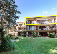 68 'Bay Parklands'  2 Gowrie Ave - aircon pool tennis court communal spa - Accommodation Noosa