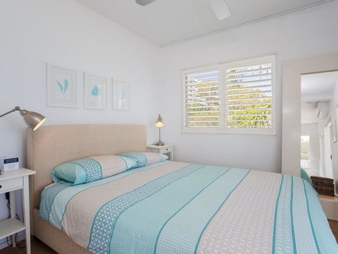 7 'Bayview Towers', 15 Victoria Parade - Stunning Unit With Fabulous Views - Accommodation Noosa 3
