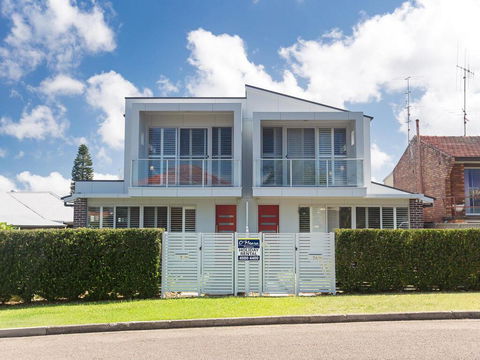 7 Judith Street - Stunning Duplex With Ducted Air - Accommodation Noosa 0