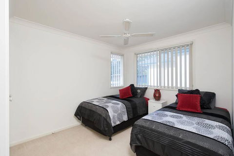7B Achilles Street, Nelson Bay - White Waves - Accommodation Noosa 2