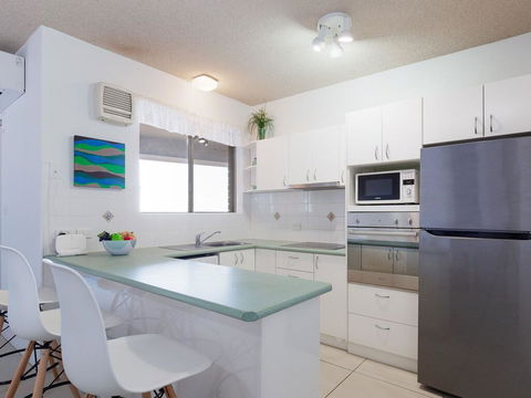 8 'Kiah' , 53 Victoria Parade - Stunning Water Views, WIFI & Air Con - Accommodation Noosa 3