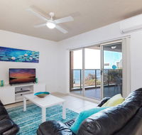 8 'Kiah'  53 Victoria Parade - stunning water views WIFI  Air Con - Accommodation Noosa