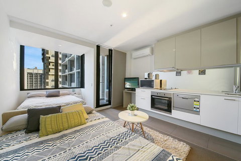 A Charming Studio With Stunning City Views - Accommodation Noosa 2