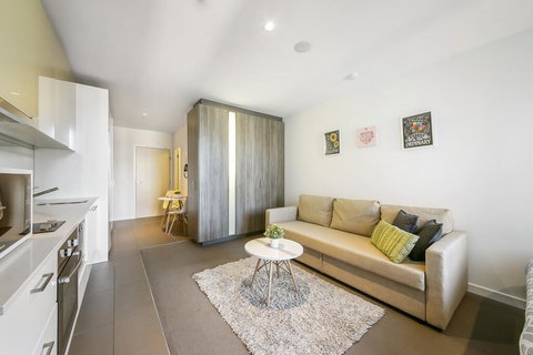 A Charming Studio With Stunning City Views - Accommodation Noosa 1
