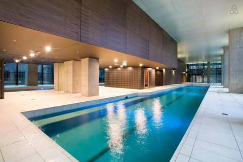 A Charming Studio With Stunning City Views - Accommodation Noosa 3