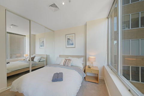 A Comfy & Central 2BR Apt Near Flinders Station - Accommodation Noosa 0