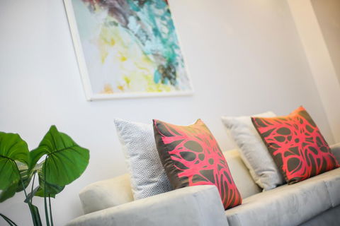 A Comfy & Central 2BR Apt Near Flinders Station - Accommodation Noosa 3