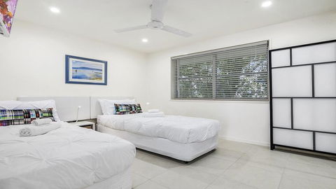 A Stylish Apartment With Noosa Views! - Unit 6 Yaringa 29 Noosa Drive - Accommodation Noosa 2