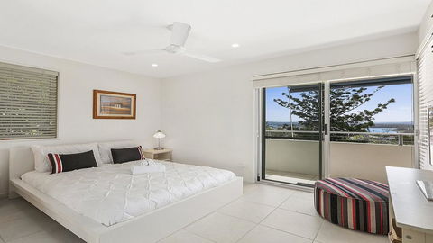 A Stylish Apartment With Noosa Views! - Unit 6 Yaringa 29 Noosa Drive - Accommodation Noosa 1