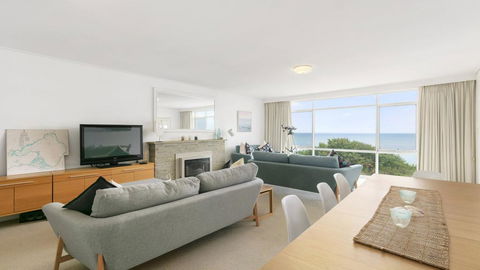 ABSOLUTE BEACHFRONT - FRANKSTON - Accommodation Noosa 0