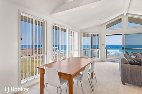 Absolute Waterfront @ Anna Bay - Accommodation Noosa 3