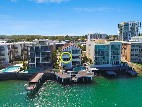 Absolute Waterfront On The Pumicestone Passage - Accommodation Noosa 0