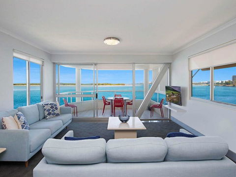 Absolute Waterfront On The Pumicestone Passage - Accommodation Noosa 3