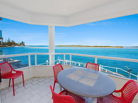 Absolute Waterfront On The Pumicestone Passage - Accommodation Noosa 2
