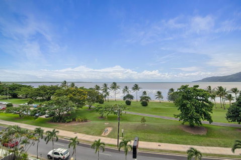 Acacia Court Hotel - Accommodation Noosa 2