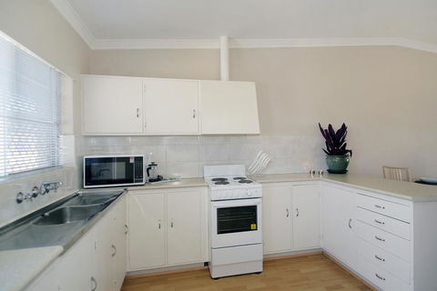 Acacia Holiday & Business Stay - Accommodation Noosa 2