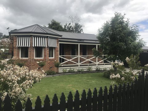 Acacia House - Central Healesville - Yarra Valley - Accommodation Noosa 0
