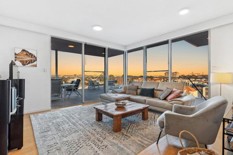EAST34/60 - Urban Sanctuary - Accommodation Noosa 0