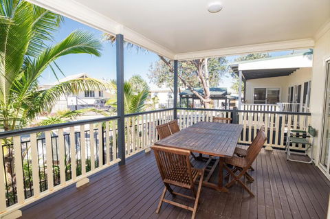 E.V. - Eurong Beach Villa - Accommodation Noosa 2