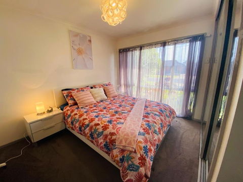 ENTIRE HOME IN WERRIBEE,BEST POSSIBLE LOCATION YOU CAN FIND - Accommodation Noosa 4